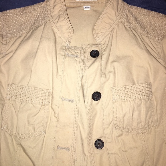 Button Up Top - Picture 6 of 8